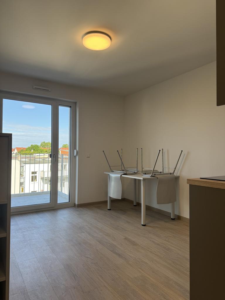 Raum vor dem Home Staging durch Inga Schwiedel – unmöbliert und leer