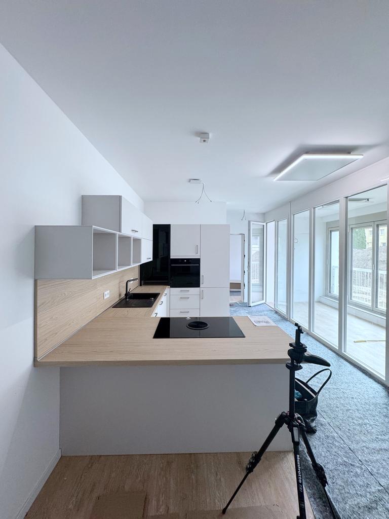 Wohnküche in Barleben vor dem Home Staging, leerer und unmöblierter Ausgangszustand, Inga Schwiedel