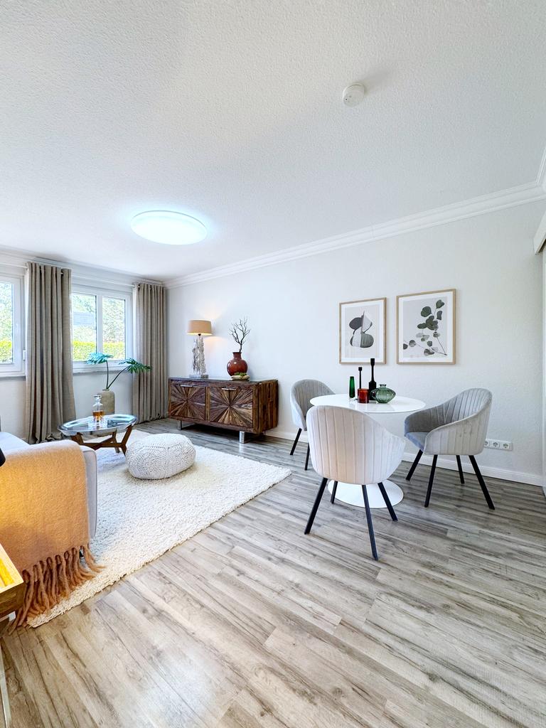 Wohnzimmer eines Privatverkäufers nach einem Home Staging, stilvoll und einladend eingerichtet durch Inga Schwiedel