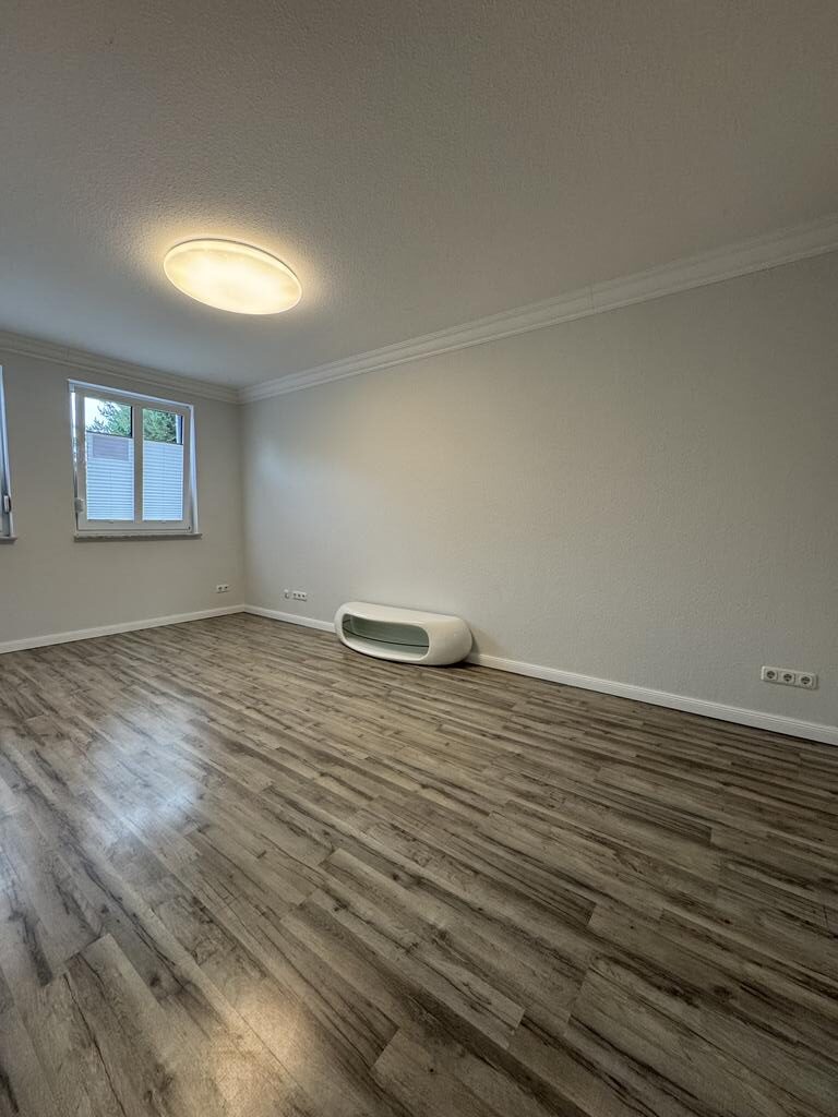 Wohnzimmer in Barleben vor dem Home Staging, leerer und unmöblierter Ausgangszustand, Inga Schwiedel